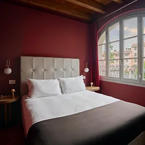 Rego Apartments - Boutique Aparthotel & Serenity Spa With Some Off-Site Apartments In The Heart Of Bergamo City Center Apartment
